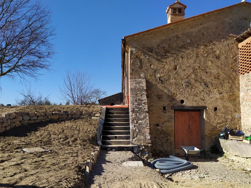 Ristrutturazione e cambio di destinazione d’uso di fabbricato ex agricolo. Progettazione, Direzione Lavori e Sicurezza delle opere architettoniche e strutturali.