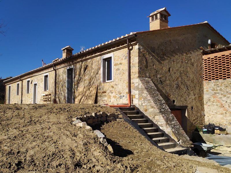 Ristrutturazione e cambio di destinazione d’uso di fabbricato ex agricolo. Progettazione, Direzione Lavori e Sicurezza delle opere architettoniche e strutturali.