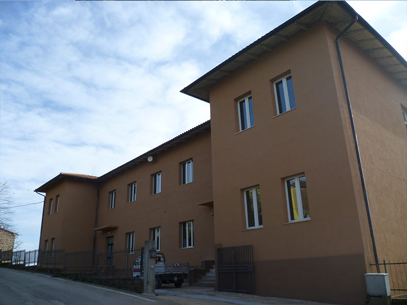 Adeguamento sismico e funzionale della scuola materna ed elementare di Boccheggiano: progettazione e direzione lavori delle opere strutturali ed architettoniche.