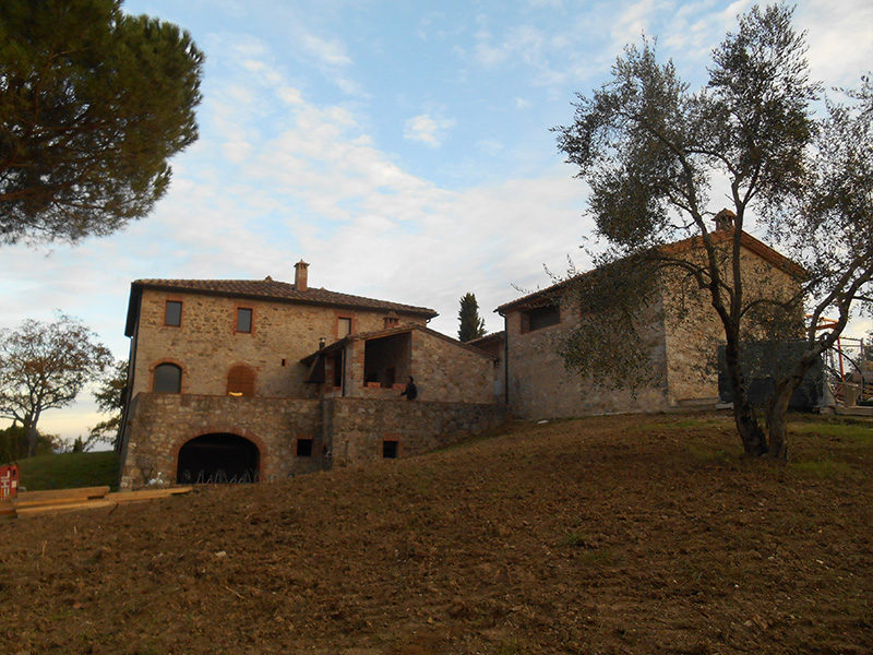 Progetto, Direzione Lavori e Coordinamento della Sicurezza delle opere di ristrutturazione di villa e annesso, con realizzazione di piscina.